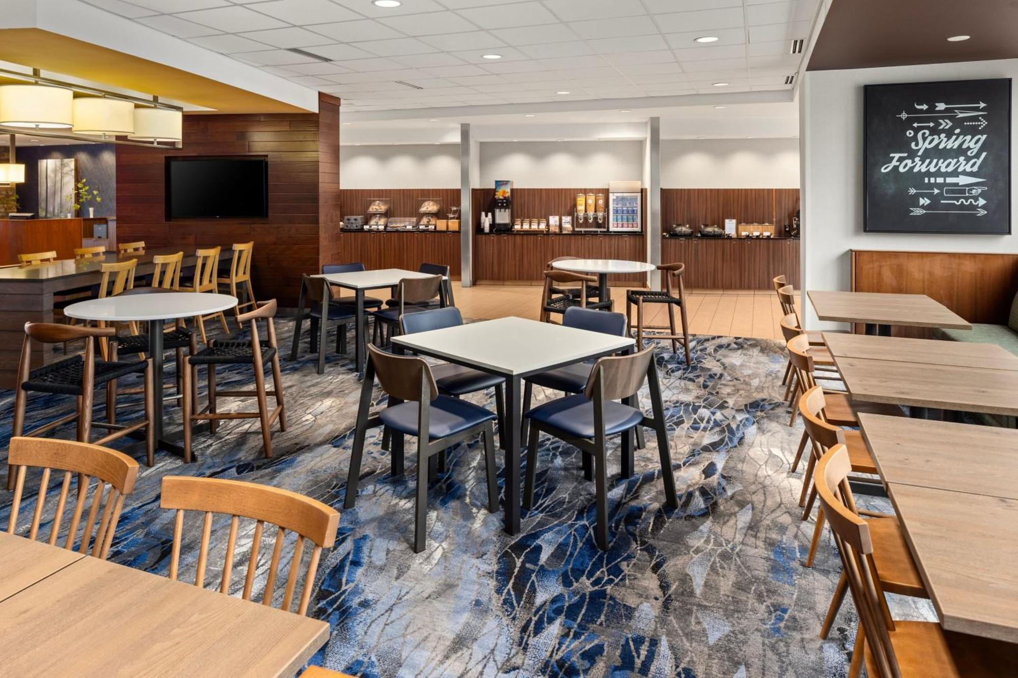 Fairfield Inn & Suites By Marriott Waterloo Cedar Falls Exterior photo