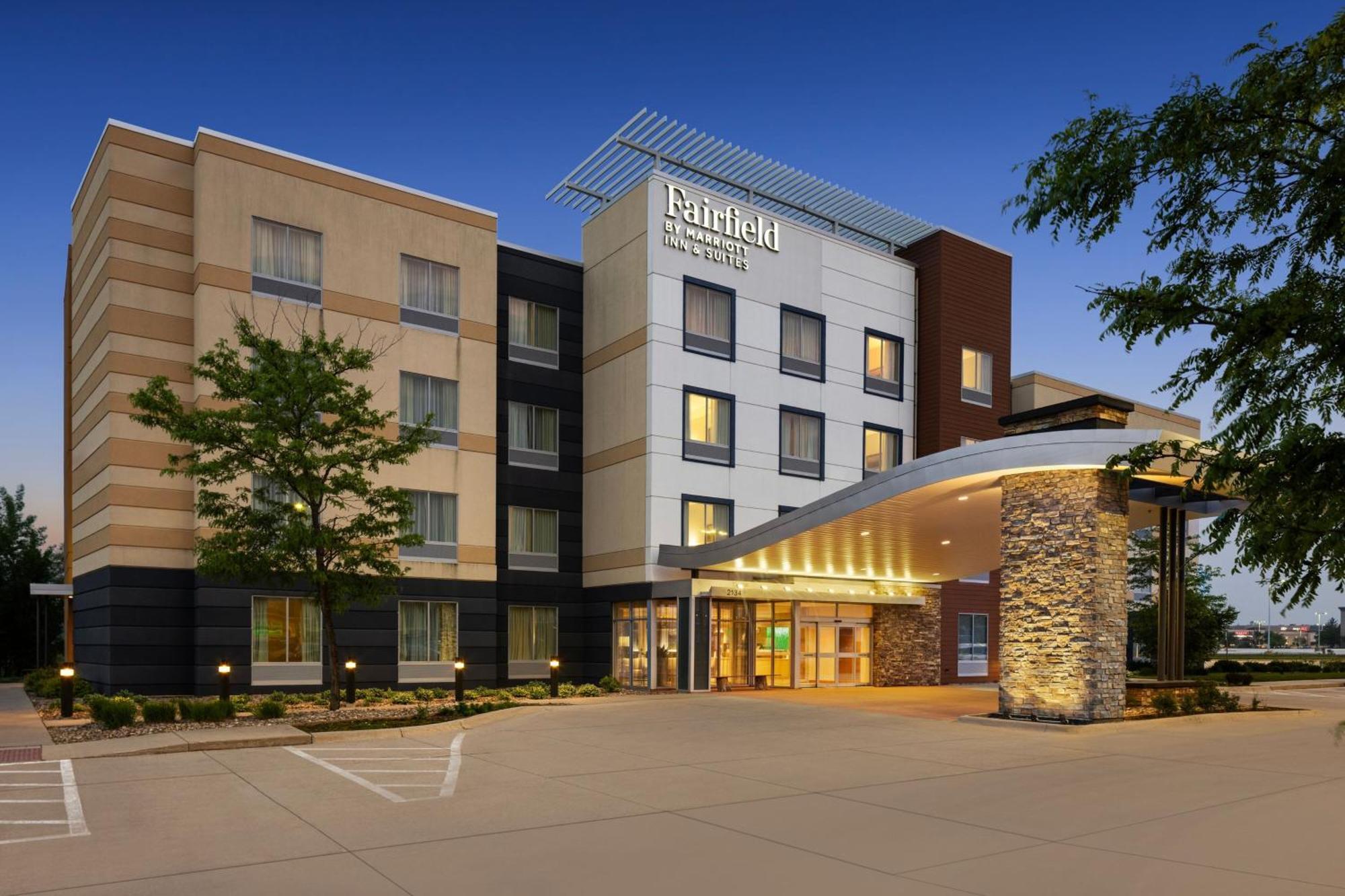 Fairfield Inn & Suites By Marriott Waterloo Cedar Falls Exterior photo
